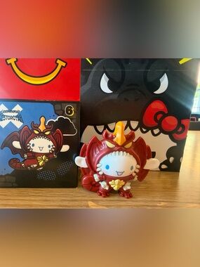 McDonalds Cinnamoroll × Destoroyah happy  meal kids toy # 6 hello kitty Godzilla